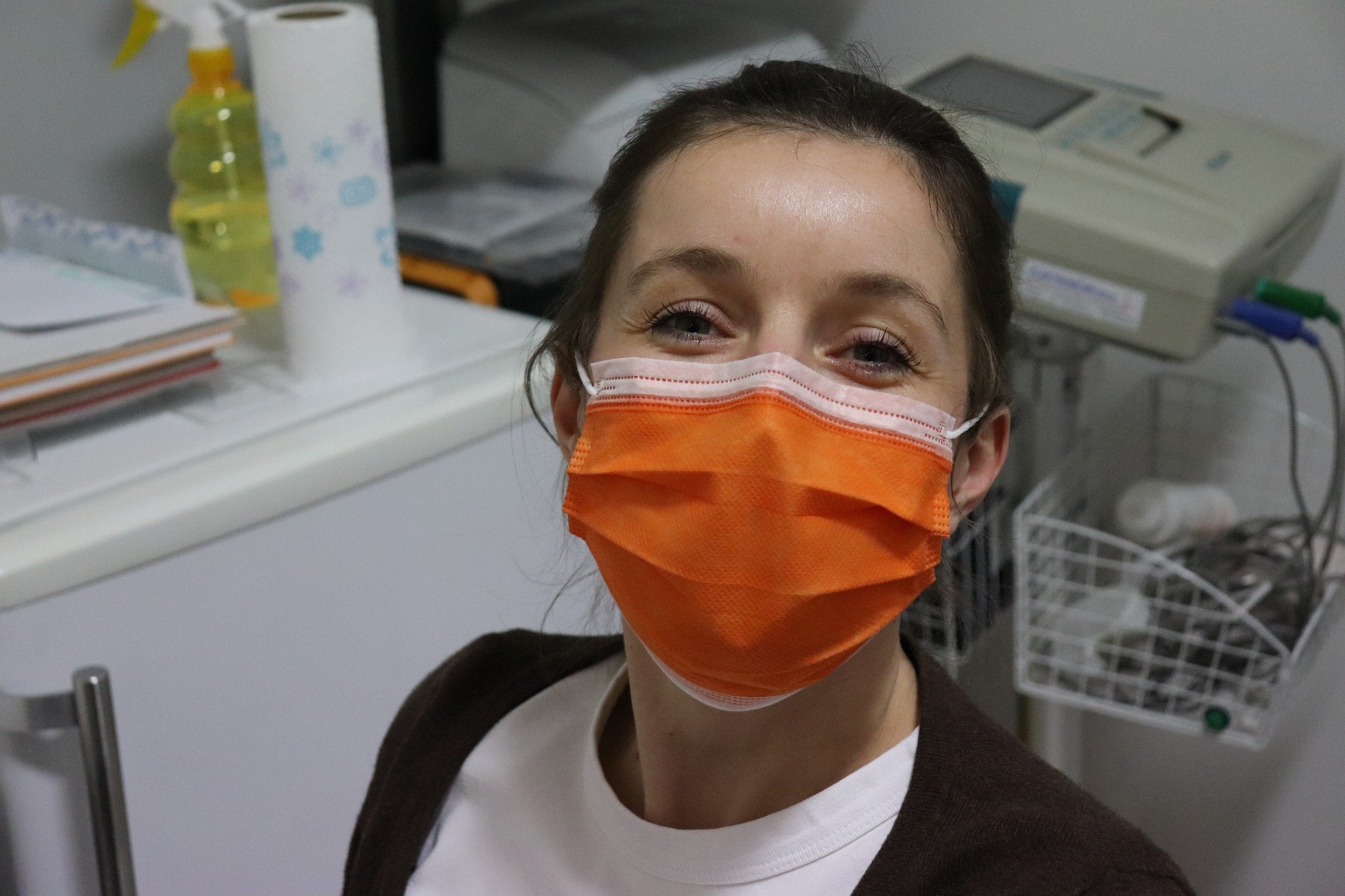 nurse wearing mask for COVID-19