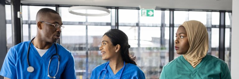 medical-workers-walking